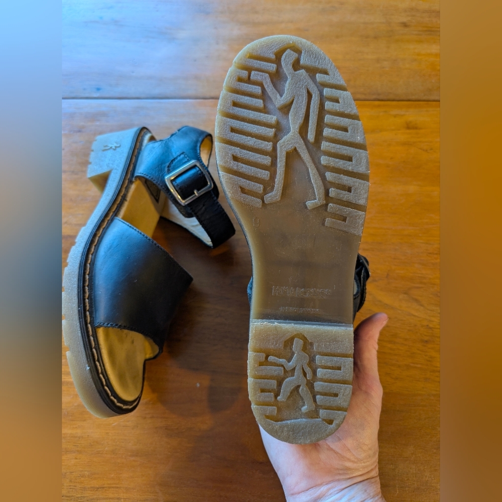 Prima Royale Black leather sandal